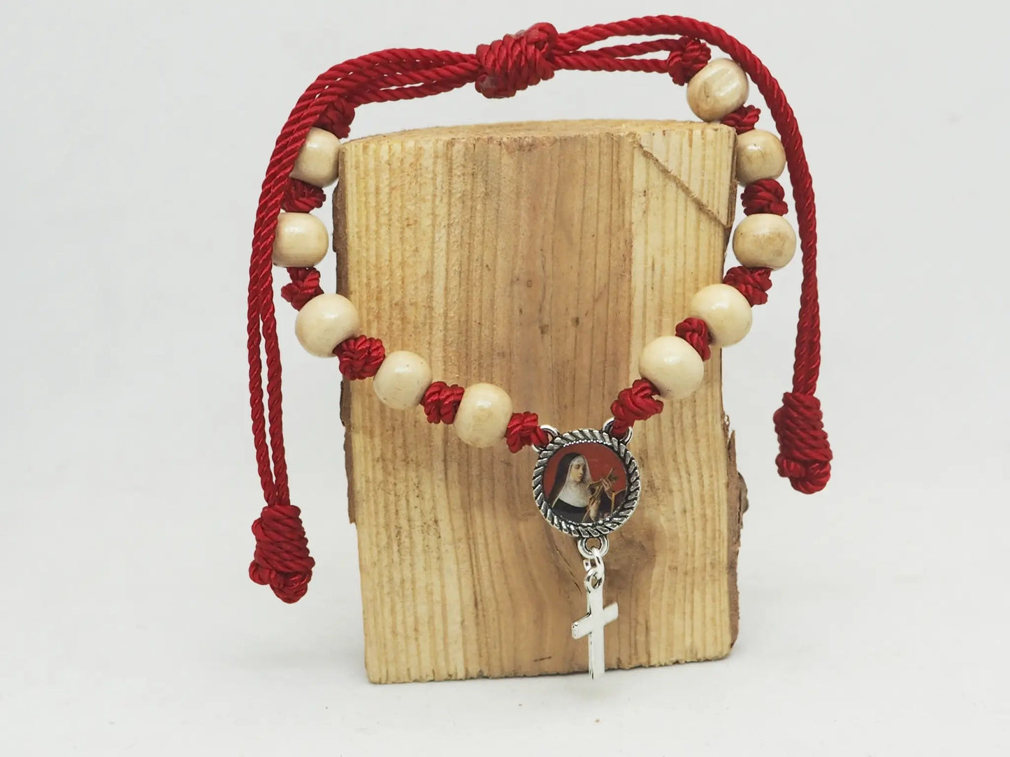 Decenario Cuquis Santa Rita de Casia | Pulsera de Madera y Cordón Rojo - My Cuqui Shop