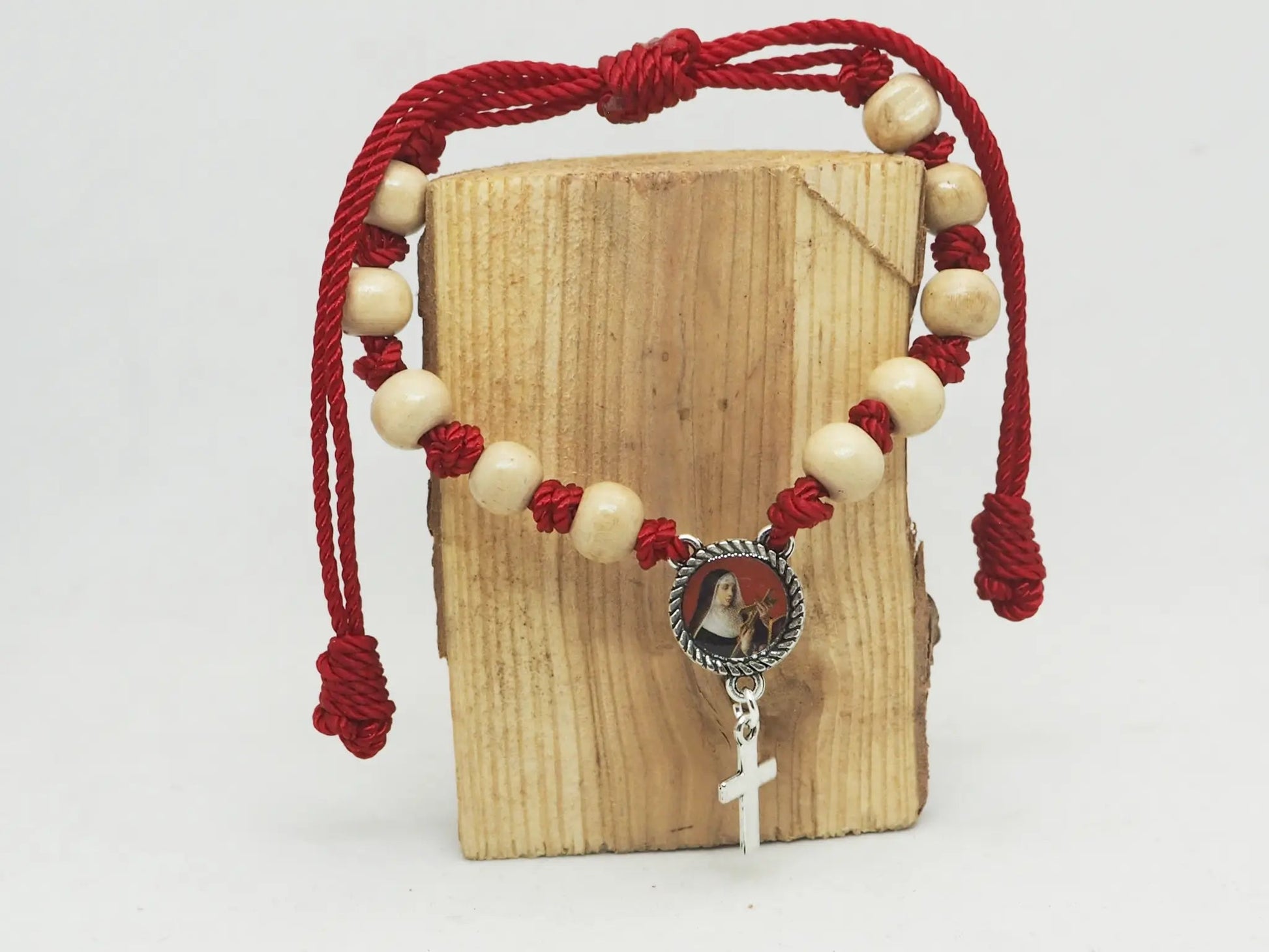 Decenario Cuquis Santa Rita de Casia | Pulsera de Madera y Cordón Rojo - My Cuqui Shop