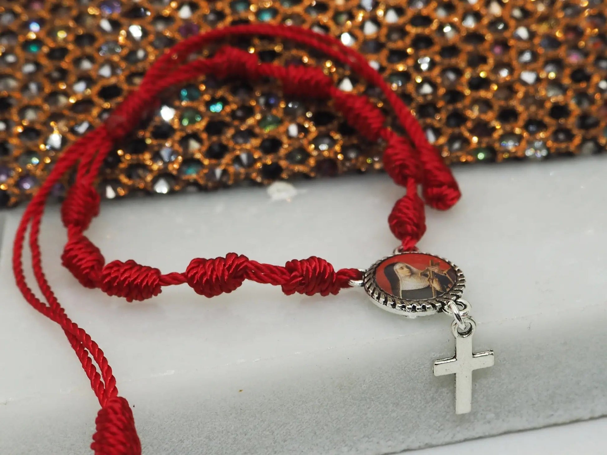 Decenario Cuquis Santa Rita de Casia | Pulsera Nudo Rojo Ajustable - My Cuqui Shop