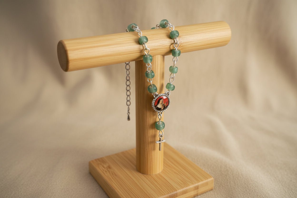 Decenario Pulsera Santa Rita de Casia - Cuentas de Cristal Verde Esperanza - My Cuqui Shop