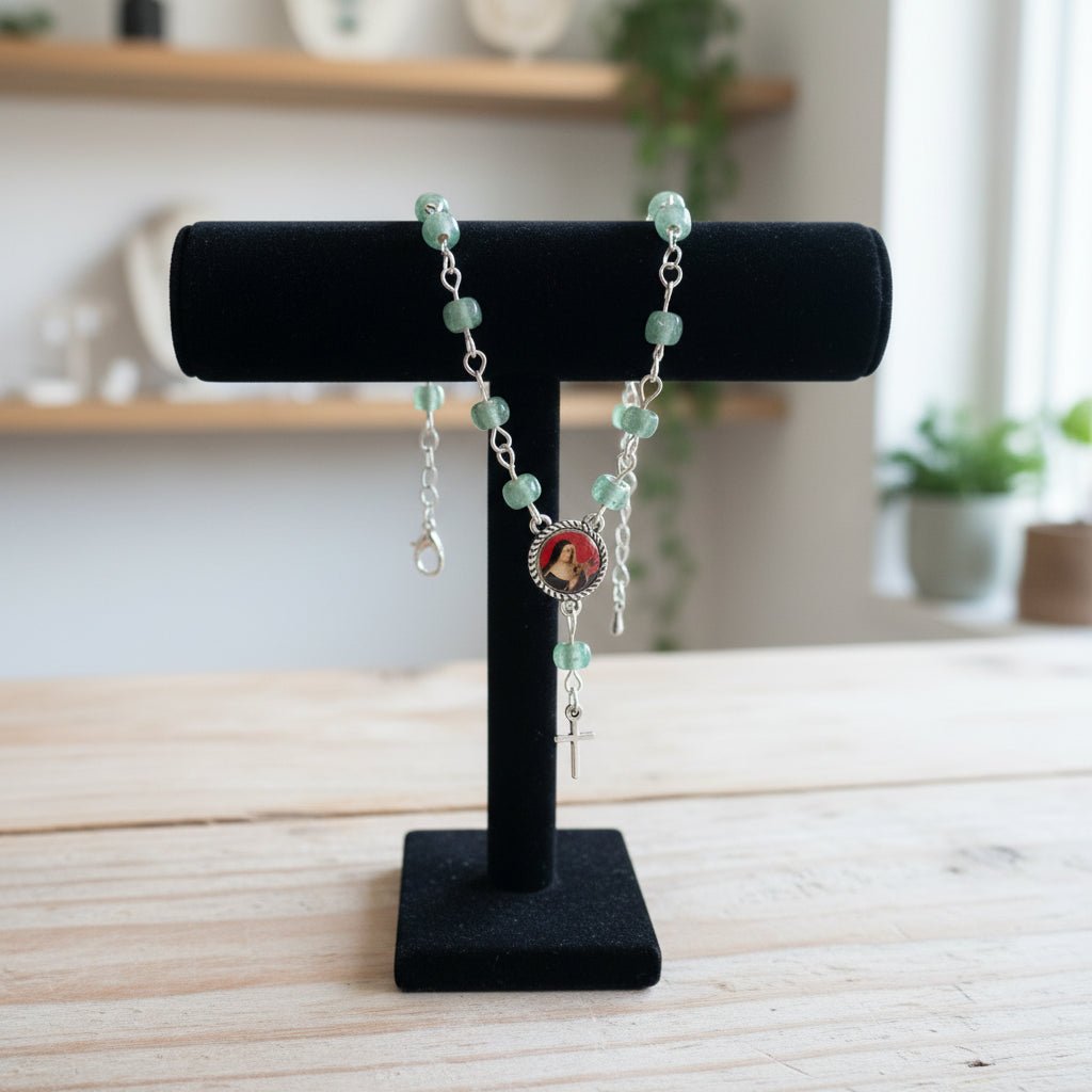 Decenario Pulsera Santa Rita de Casia - Cuentas de Cristal Verde Esperanza - My Cuqui Shop
