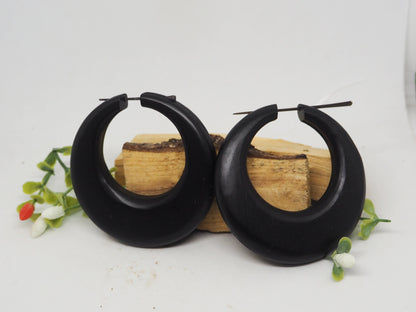 Elegantes Aros de Madera Negra Orgánica con Pasador de Madera - My Cuqui Shop #