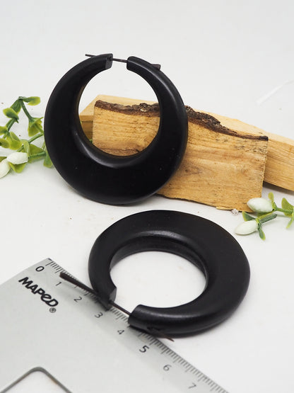 Elegantes Aros de Madera Negra Orgánica con Pasador de Madera - My Cuqui Shop #