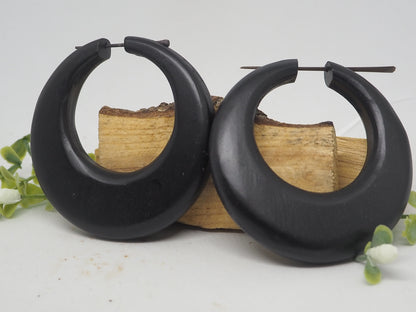Elegantes Aros de Madera Negra Orgánica con Pasador de Madera - My Cuqui Shop #