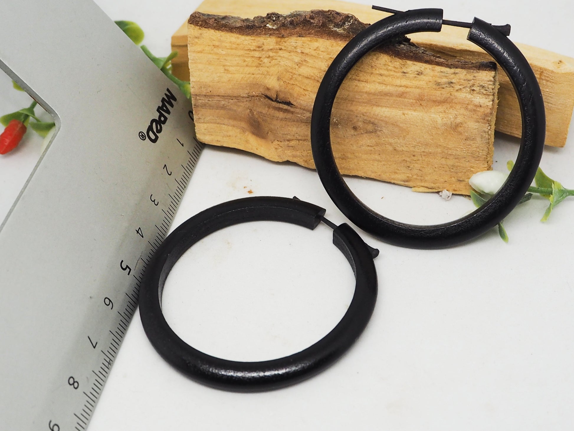 Pendientes Aros de madera color negro. Modelo light - My Cuqui Shop #