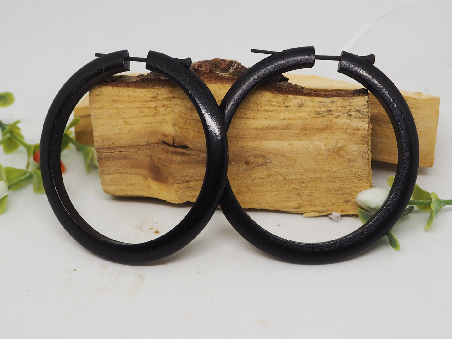 Pendientes Aros de madera color negro. Modelo light - My Cuqui Shop #