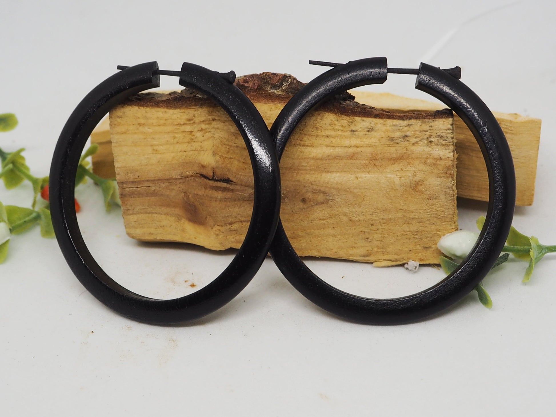Pendientes Aros de madera color negro. Modelo light - My Cuqui Shop #