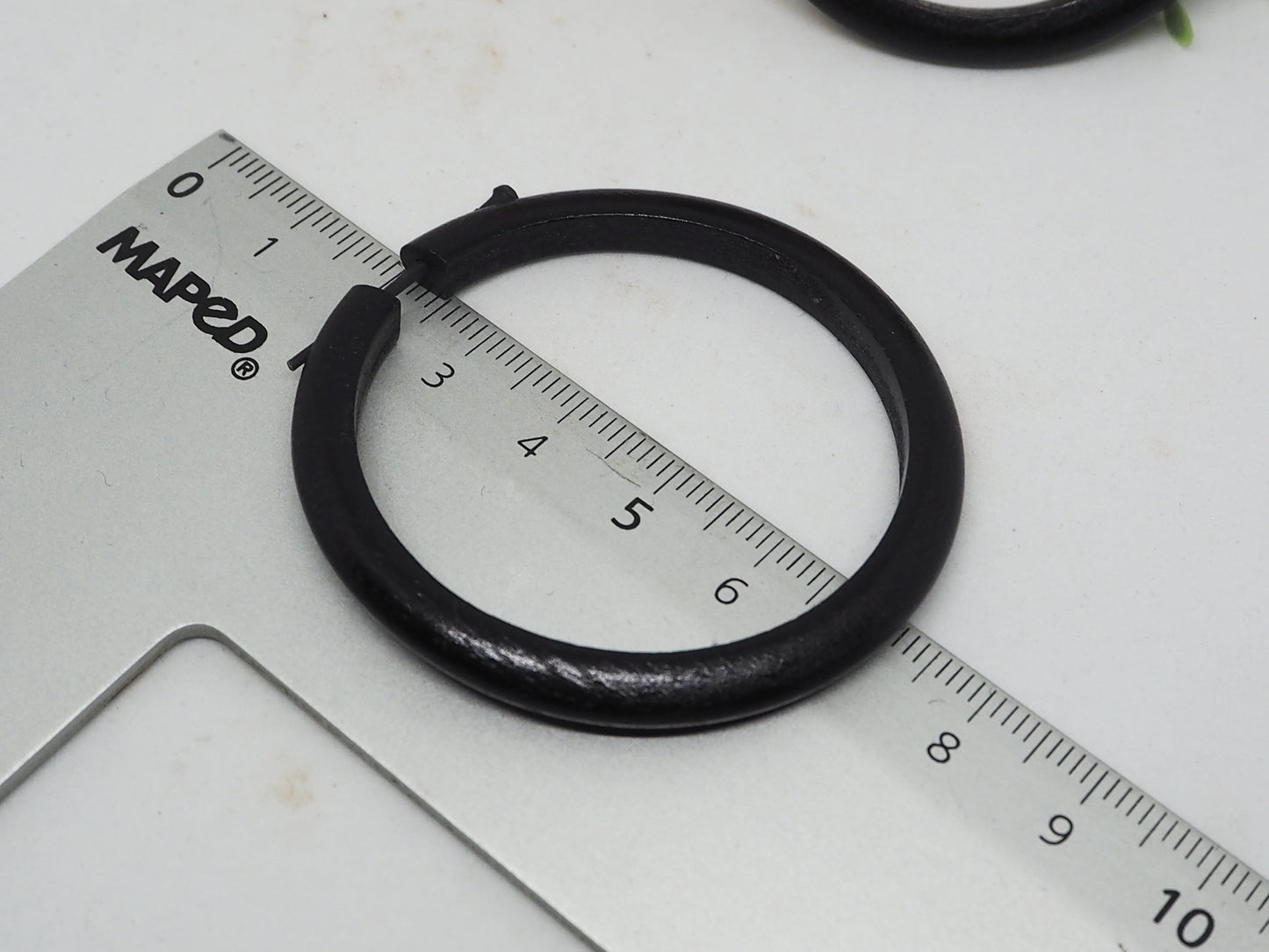 Pendientes Aros de madera color negro. Modelo light - My Cuqui Shop #