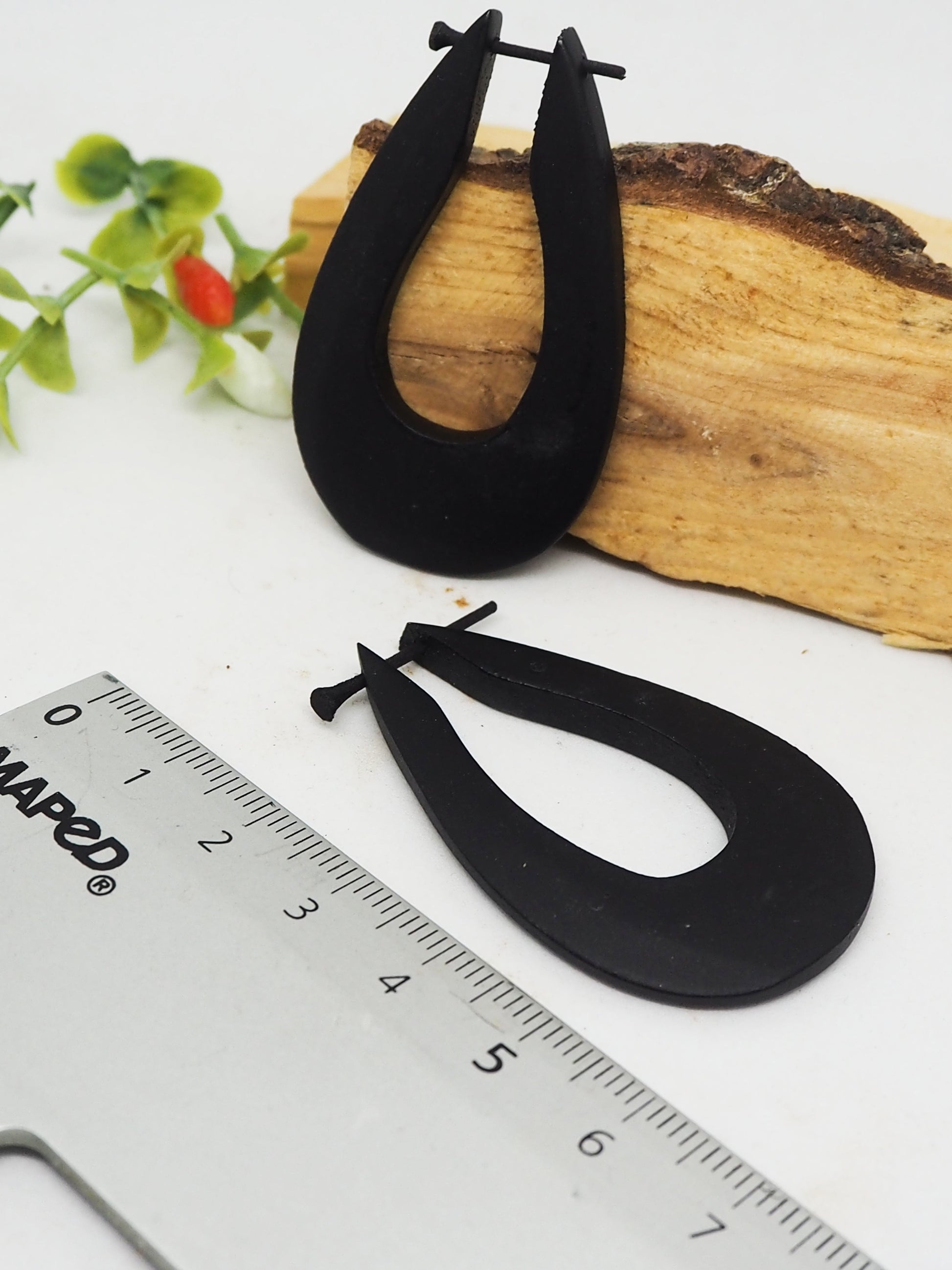 Pendientes de madera color negro. Modelo Lagrima. - My Cuqui Shop #