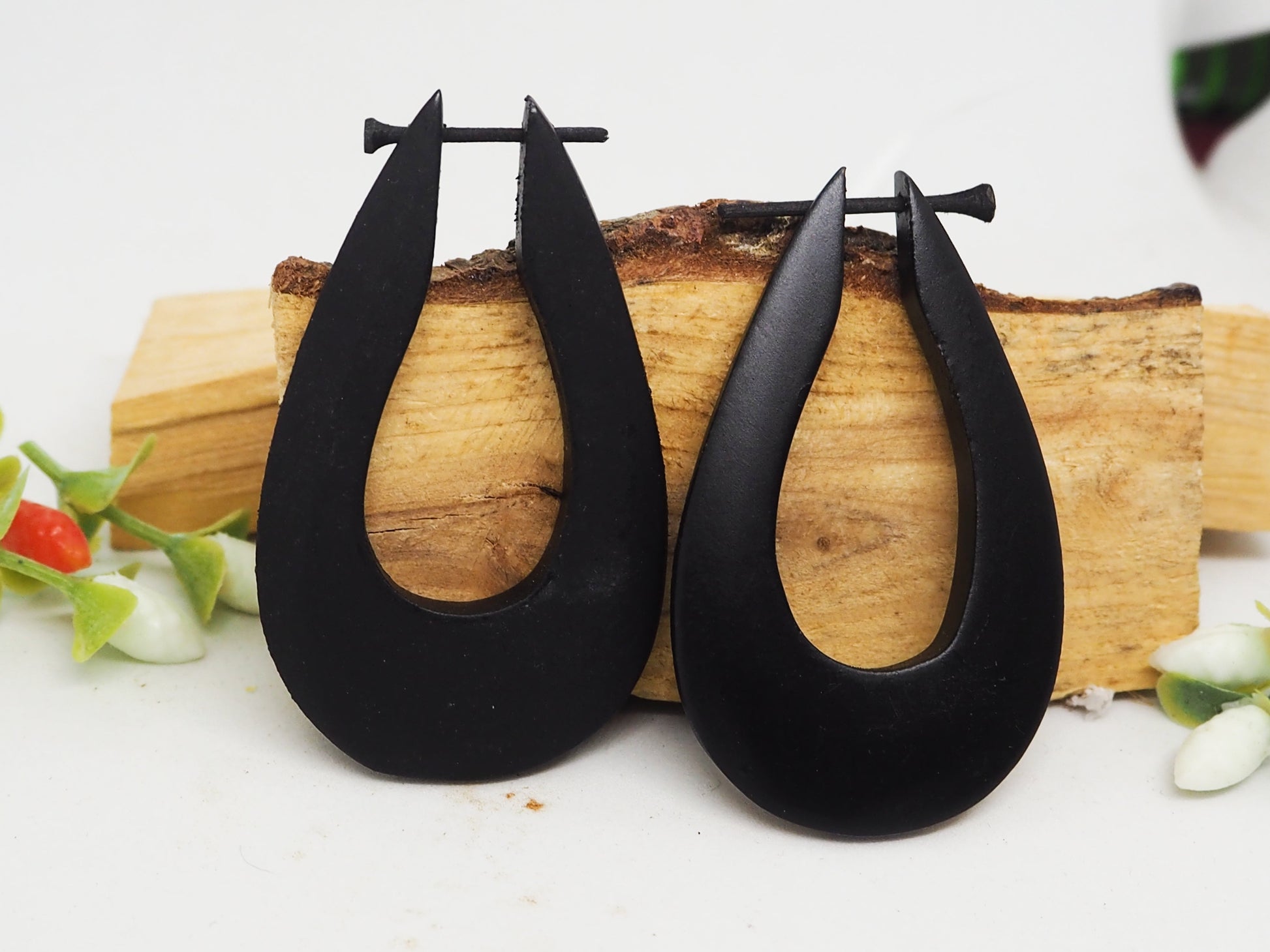 Pendientes de madera color negro. Modelo Lagrima. - My Cuqui Shop #