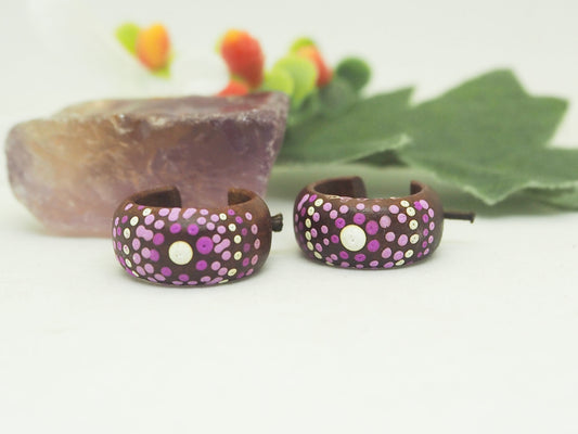 Pendientes de Madera Natural Tipo Aro con Diseño de Puntos Pintados a Mano - My Cuqui Shop #
