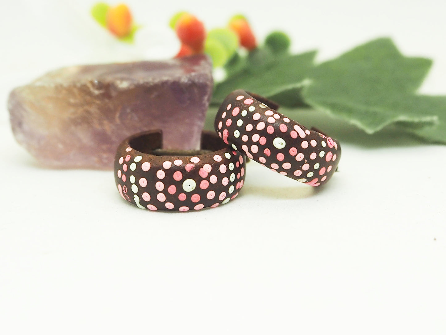 Pendientes de Madera. Pintados en tonos rosa - My Cuqui Shop #