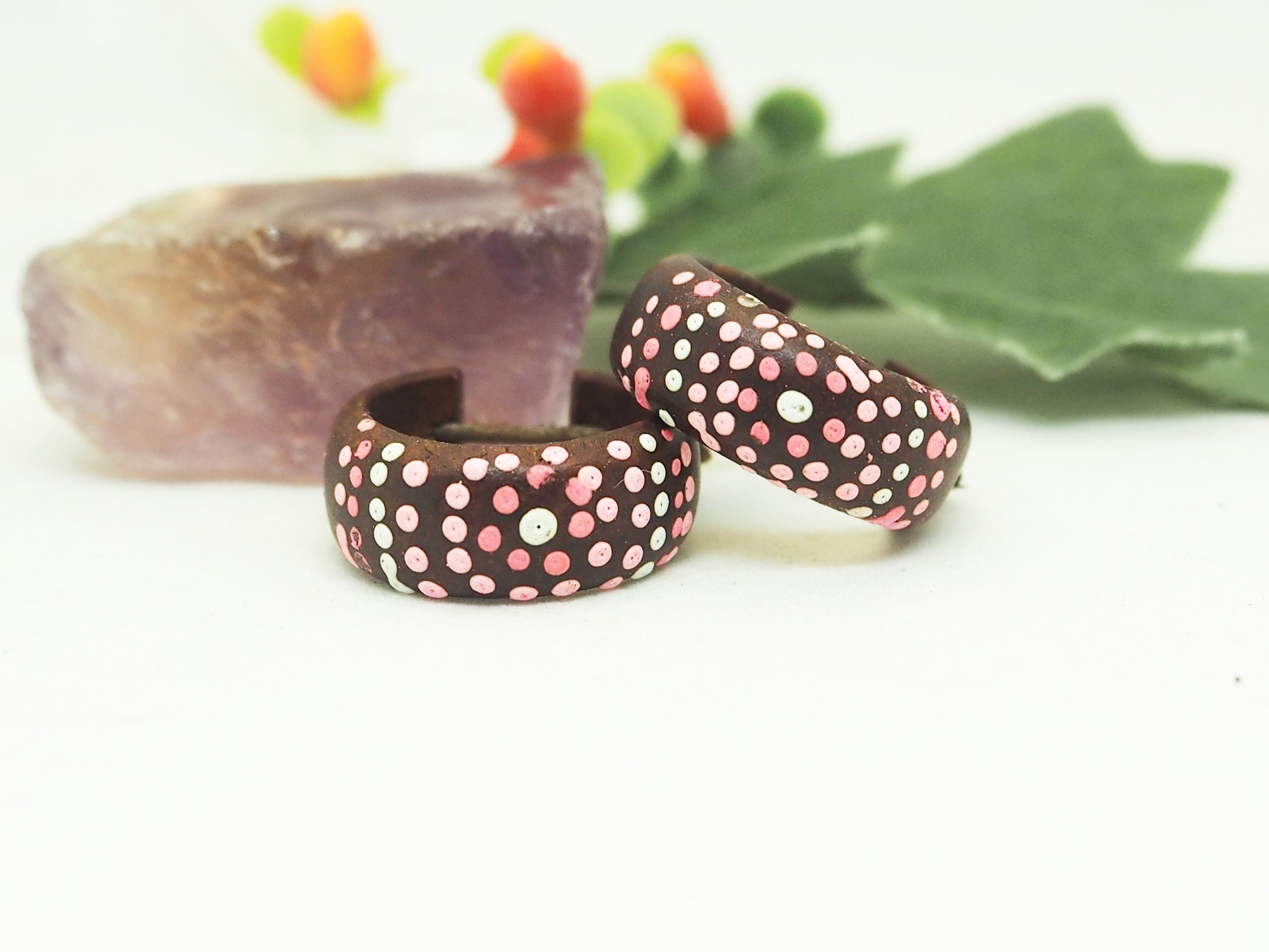 Pendientes de Madera. Pintados en tonos rosa - My Cuqui Shop #
