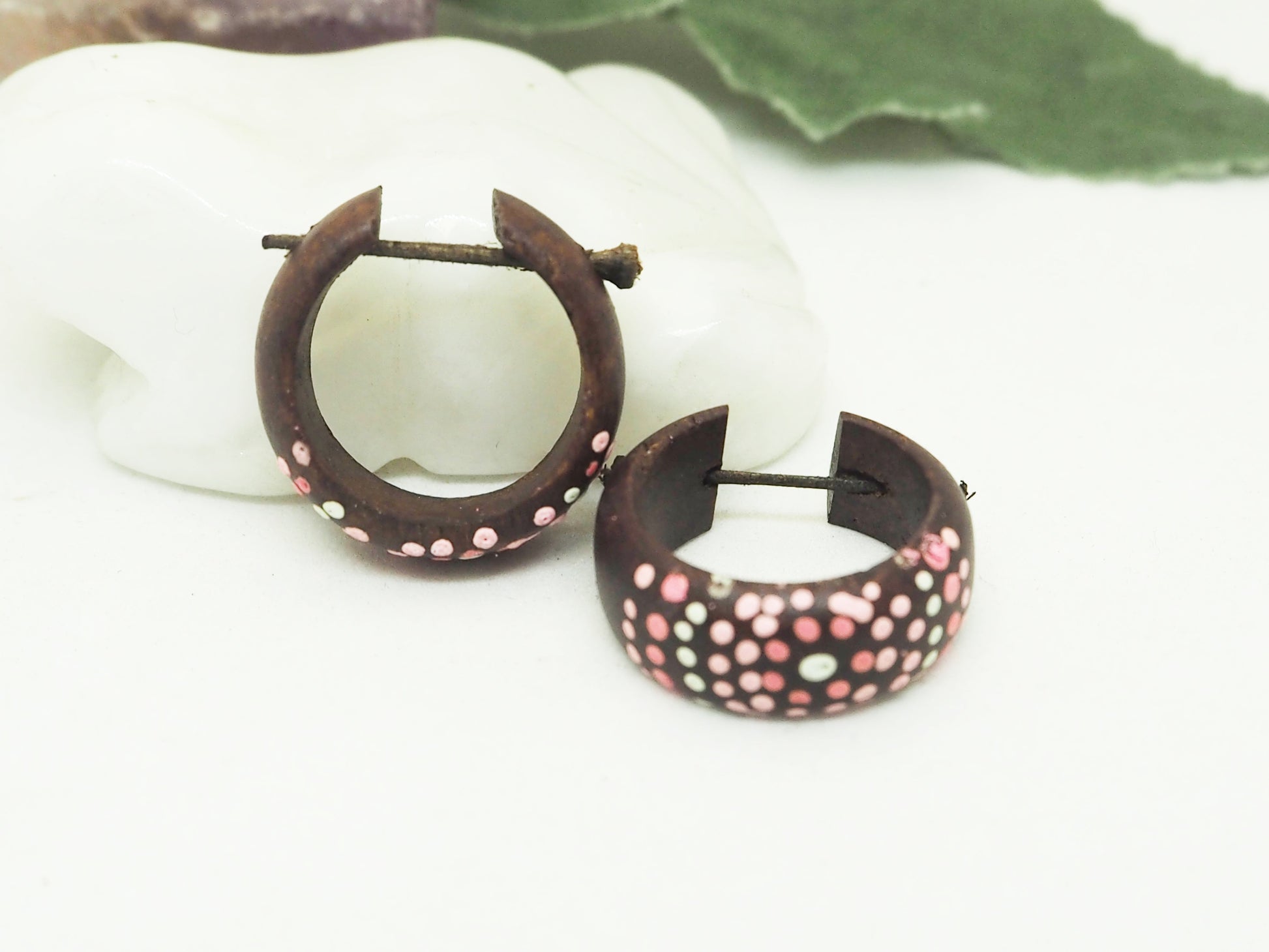 Pendientes de Madera. Pintados en tonos rosa - My Cuqui Shop #