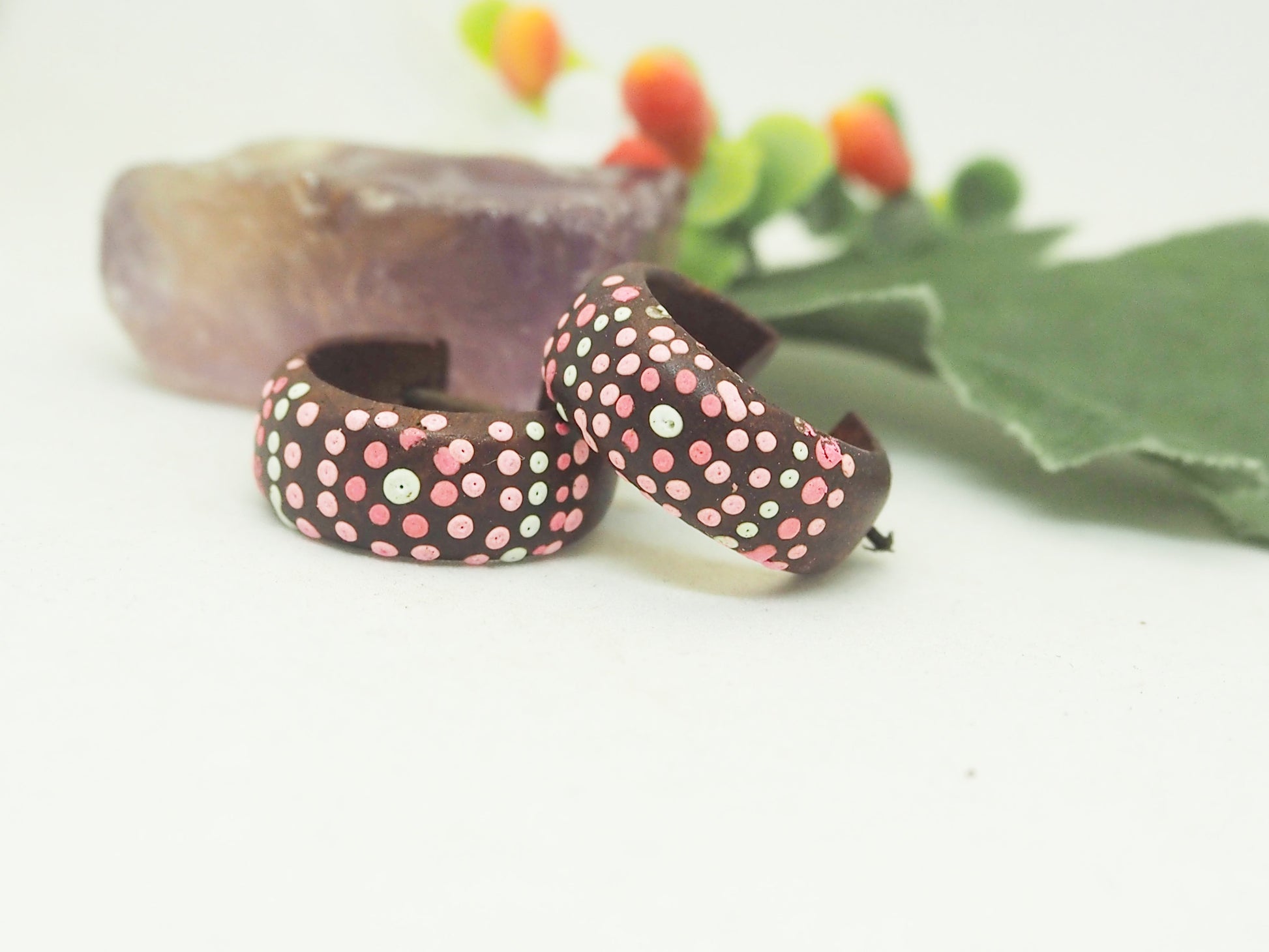 Pendientes de Madera. Pintados en tonos rosa - My Cuqui Shop #