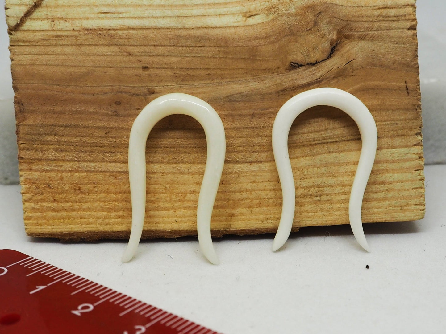 Pendientes Dilatadores Falsos Curvos (Fake Gauges) de Hueso de Yak - My Cuqui Shop