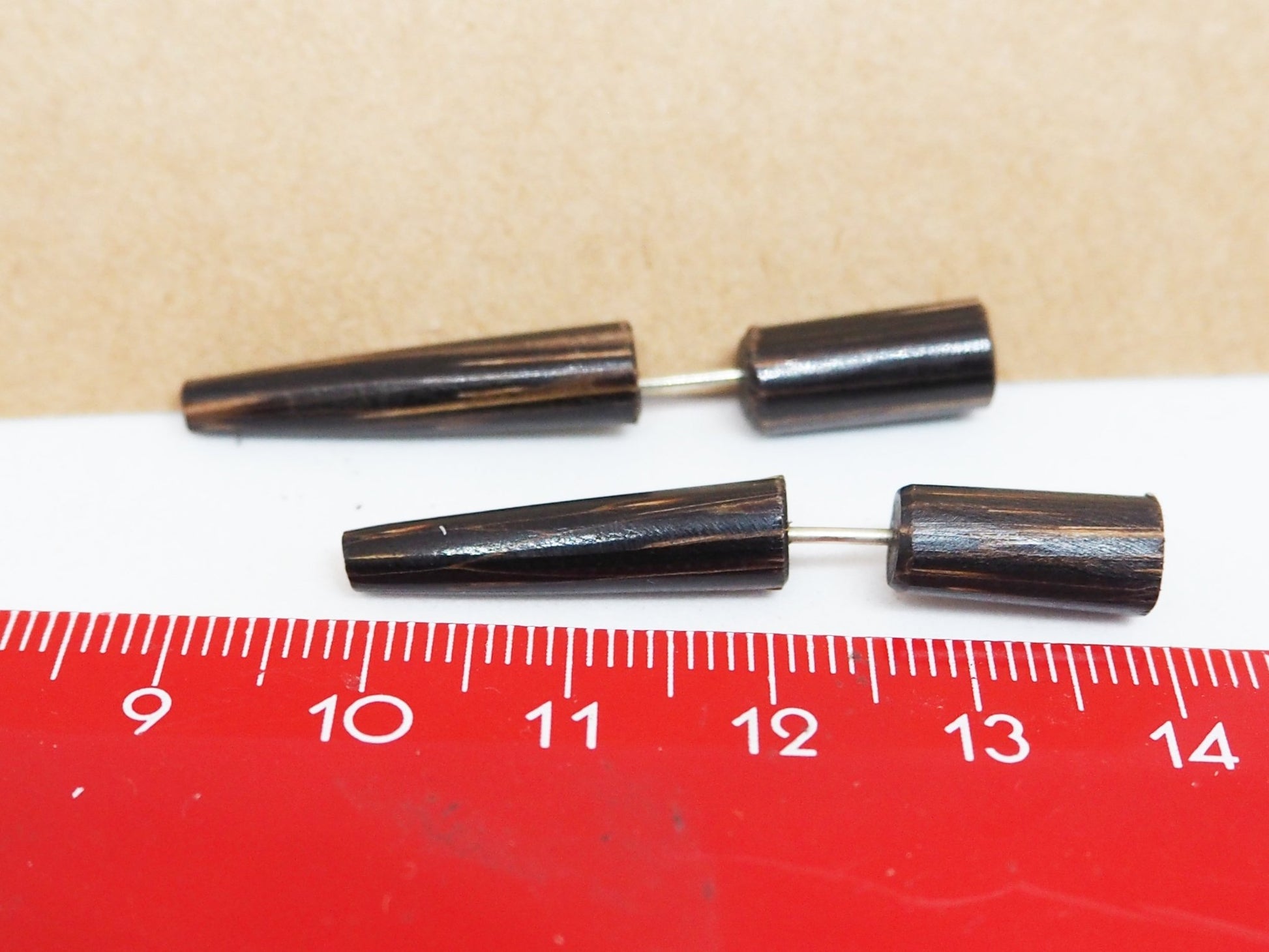 Pendientes Dilatadores Falsos (Fake Gauge) de Madera de Palmera Orgánica - My Cuqui Shop