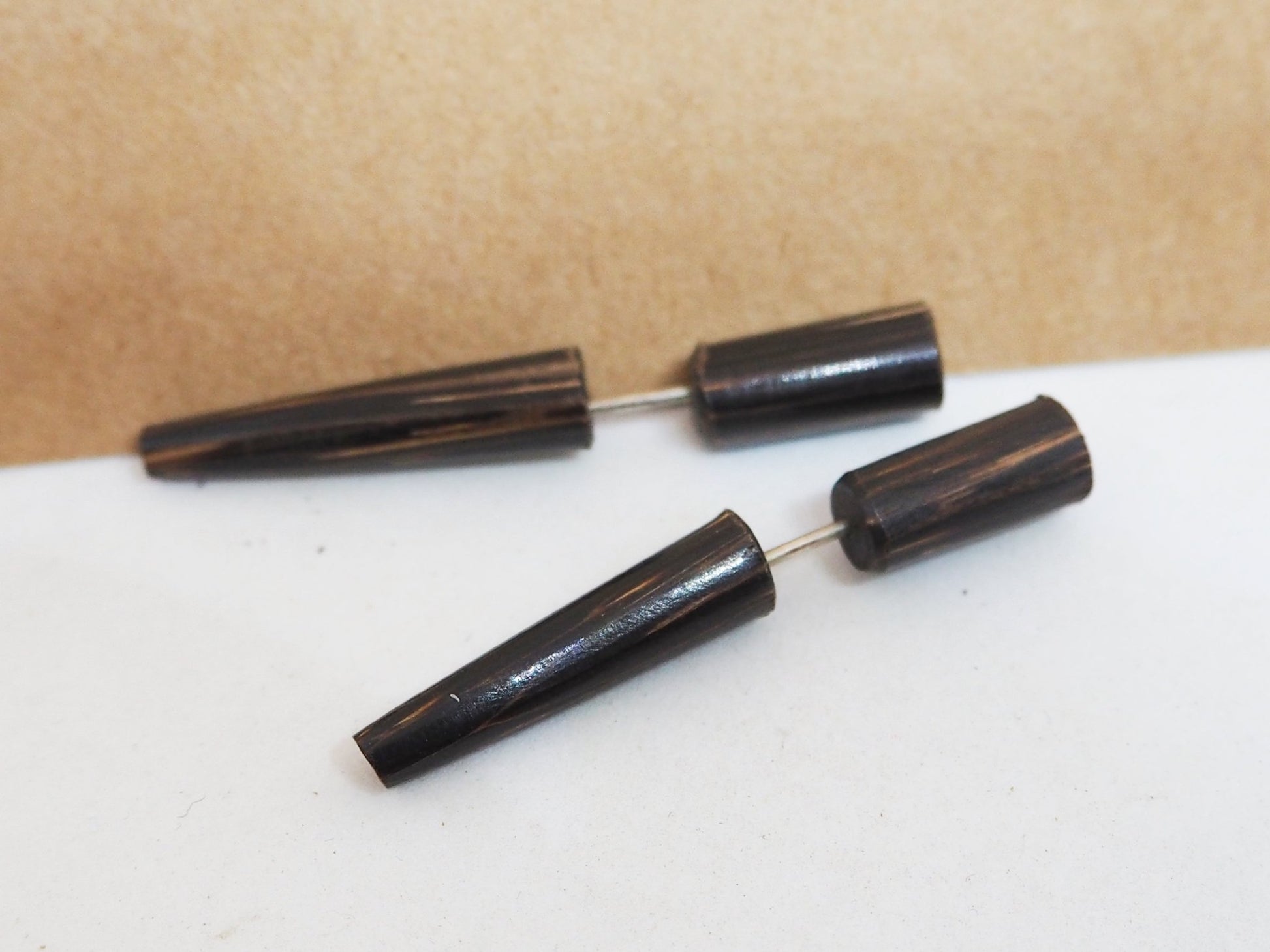 Pendientes Dilatadores Falsos (Fake Gauge) de Madera de Palmera Orgánica - My Cuqui Shop