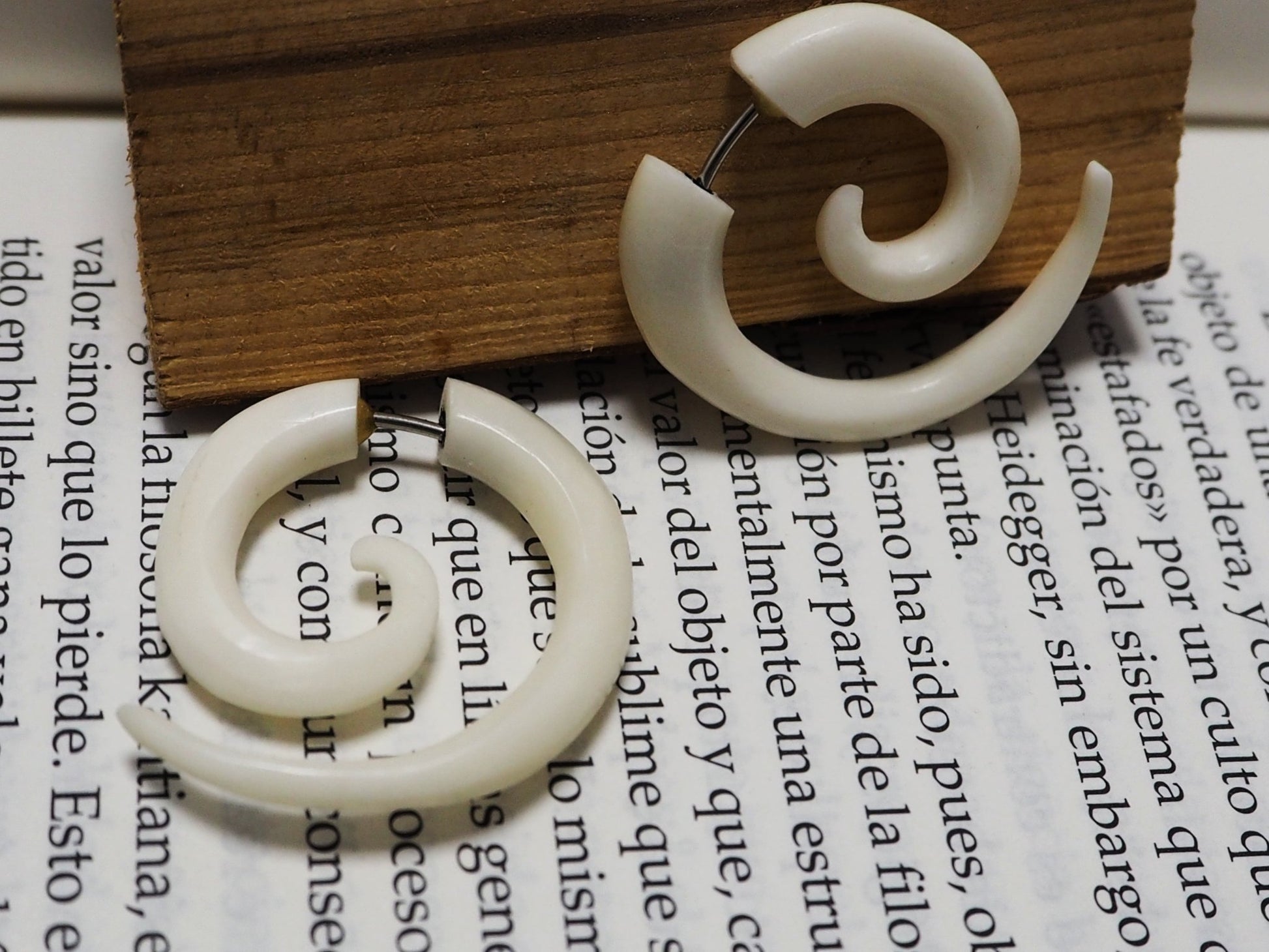 Pendientes Dilatadores Falsos (Fake Gauges) de Hueso de Yak Orgánico en Espiral - My Cuqui Shop