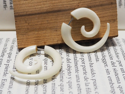 Pendientes Dilatadores Falsos (Fake Gauges) de Hueso de Yak Orgánico en Espiral - My Cuqui Shop