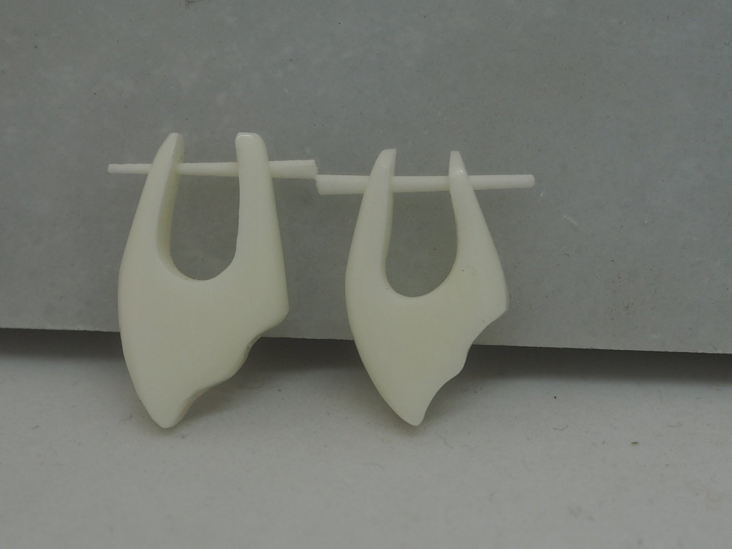 Pendientes Dilatadores Falsos (Fake Gauges) de Hueso de Yak Orgánico en Hoja - My Cuqui Shop