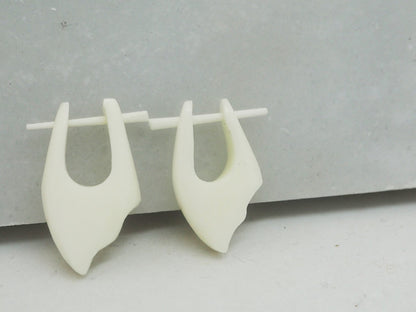 Pendientes Dilatadores Falsos (Fake Gauges) de Hueso de Yak Orgánico en Hoja - My Cuqui Shop
