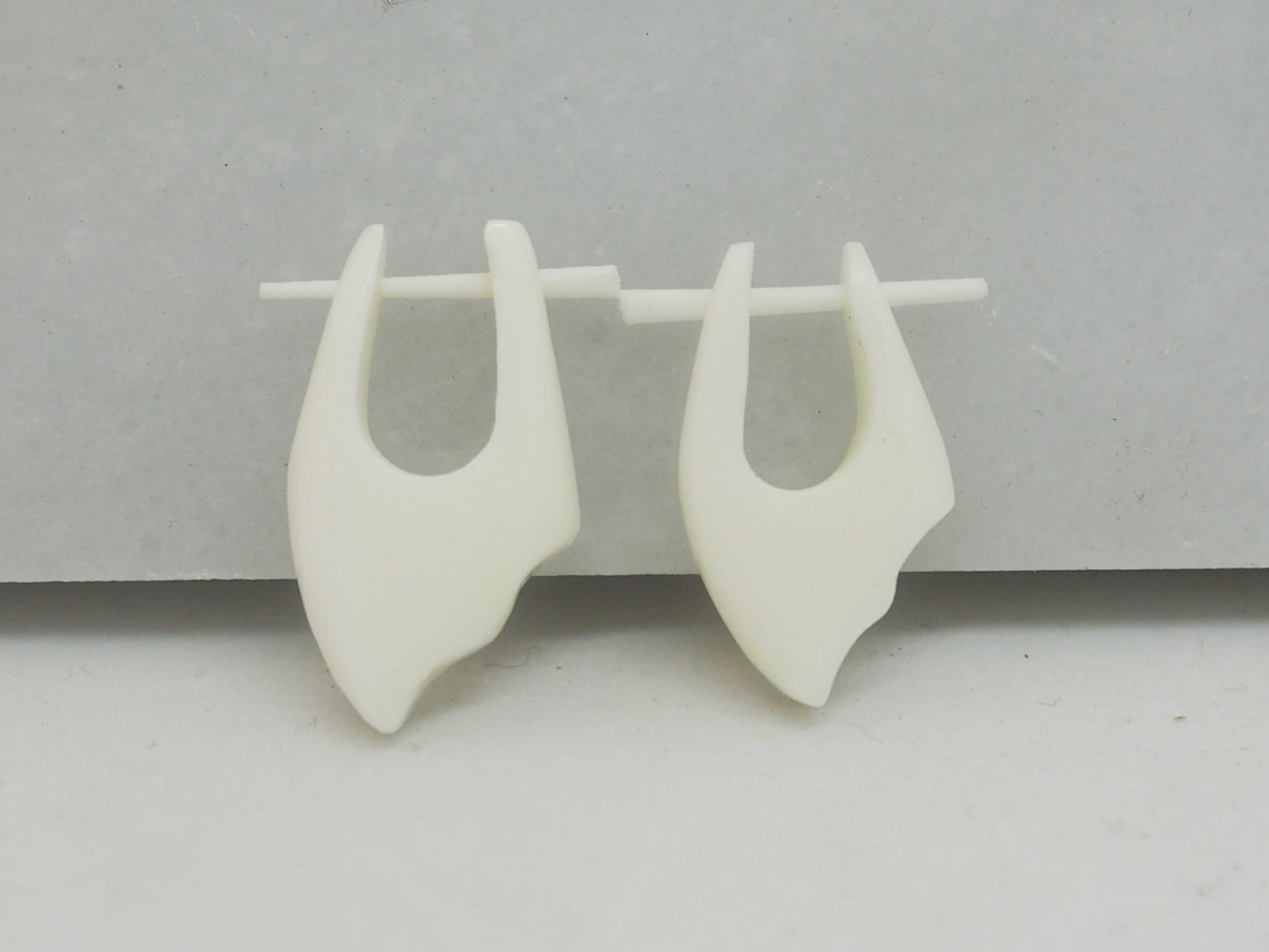 Pendientes Dilatadores Falsos (Fake Gauges) de Hueso de Yak Orgánico en Hoja - My Cuqui Shop