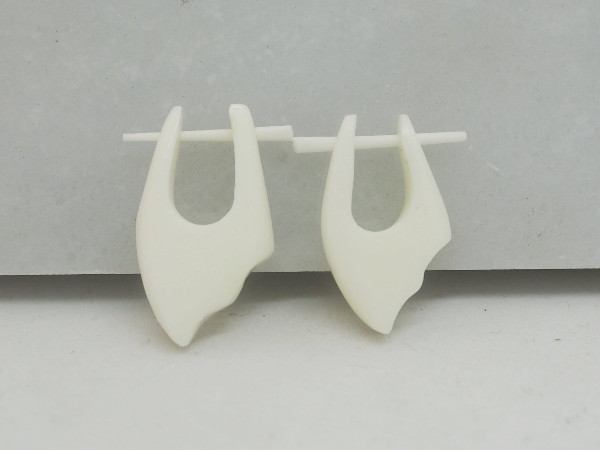 Pendientes Dilatadores Falsos (Fake Gauges) de Hueso de Yak Orgánico en Hoja - My Cuqui Shop