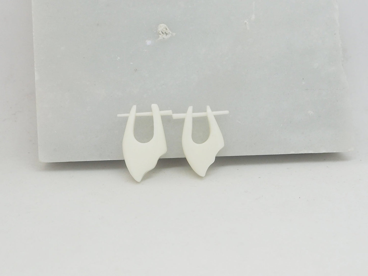 Pendientes Dilatadores Falsos (Fake Gauges) de Hueso de Yak Orgánico en Hoja - My Cuqui Shop