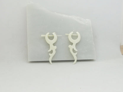 Pendientes Dilatadores Falsos (Fake Gauges) de Hueso de Yak Orgánico Tribal - My Cuqui Shop