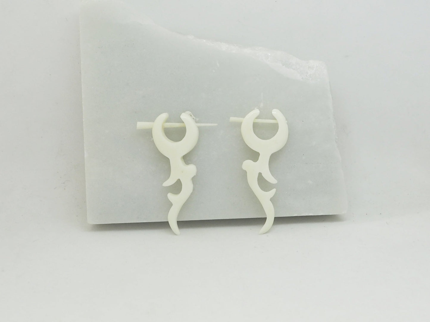 Pendientes Dilatadores Falsos (Fake Gauges) de Hueso de Yak Orgánico Tribal - My Cuqui Shop