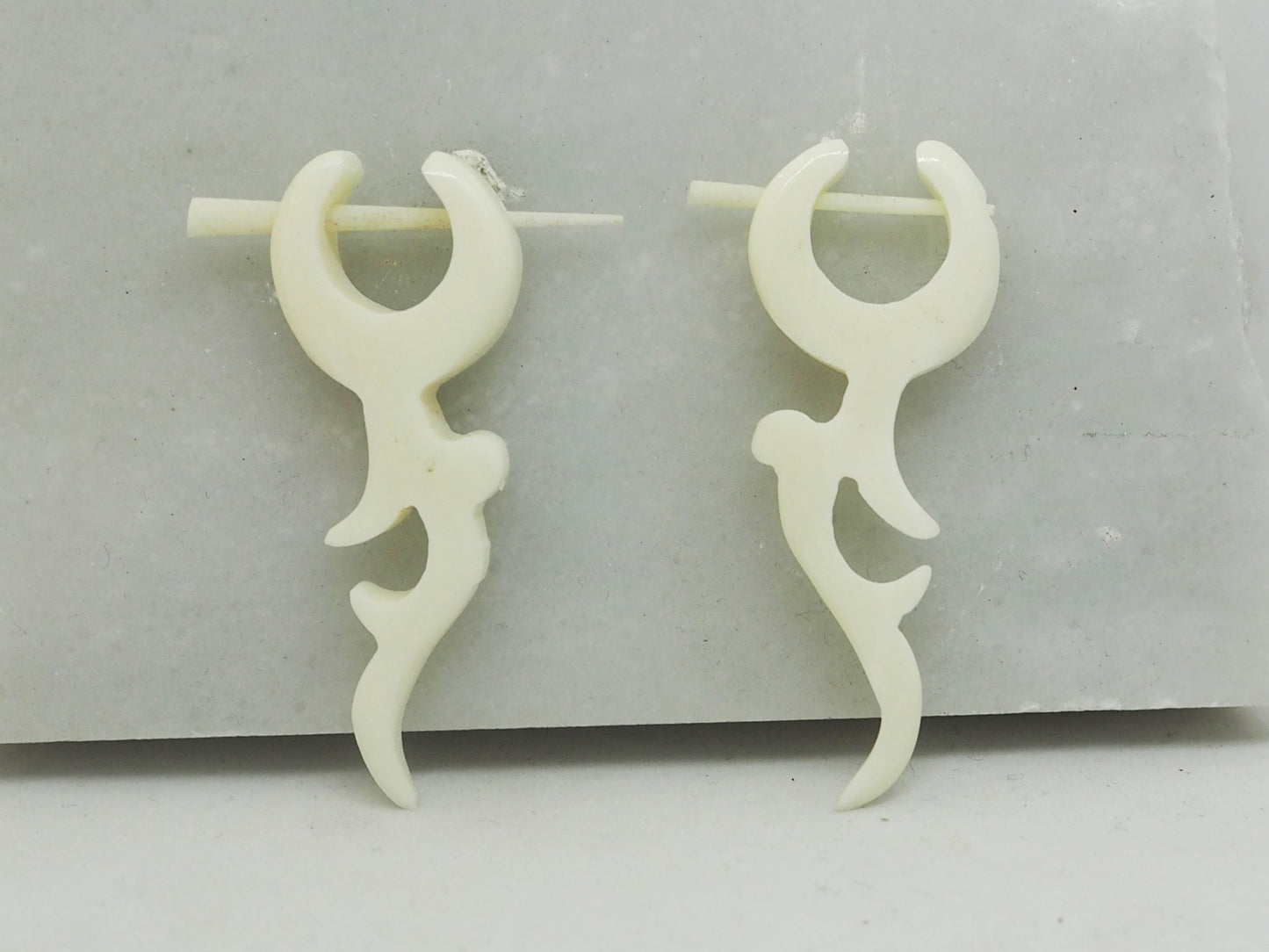 Pendientes Dilatadores Falsos (Fake Gauges) de Hueso de Yak Orgánico Tribal - My Cuqui Shop