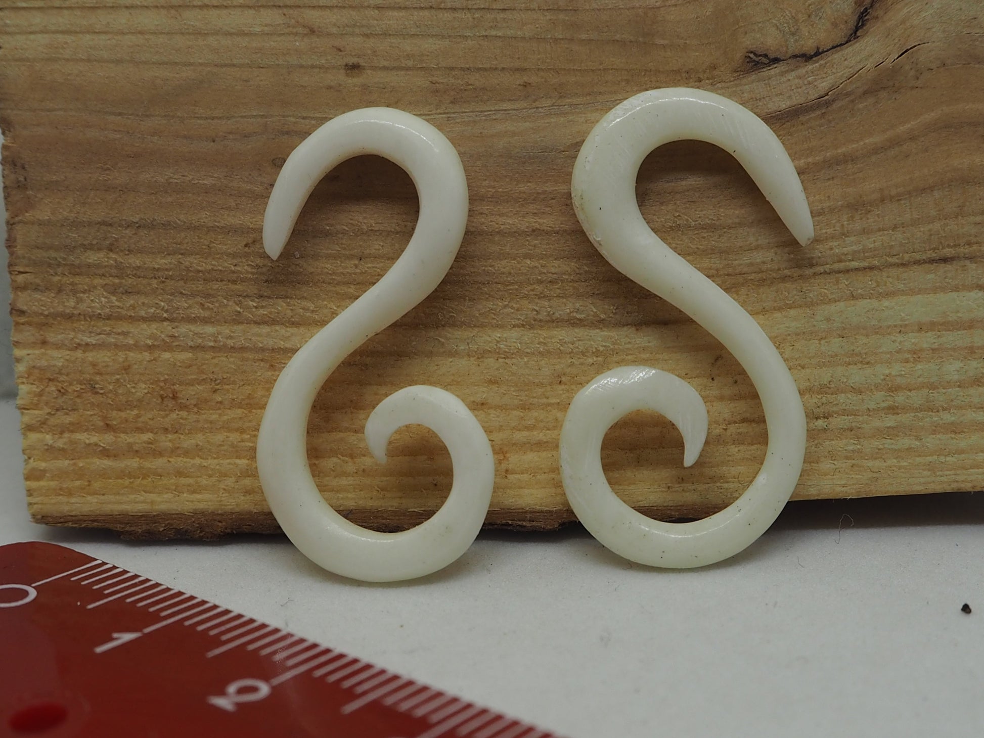 Pendientes Dilatadores  (Nº4) de Hueso Natural en Espiral - My Cuqui Shop #