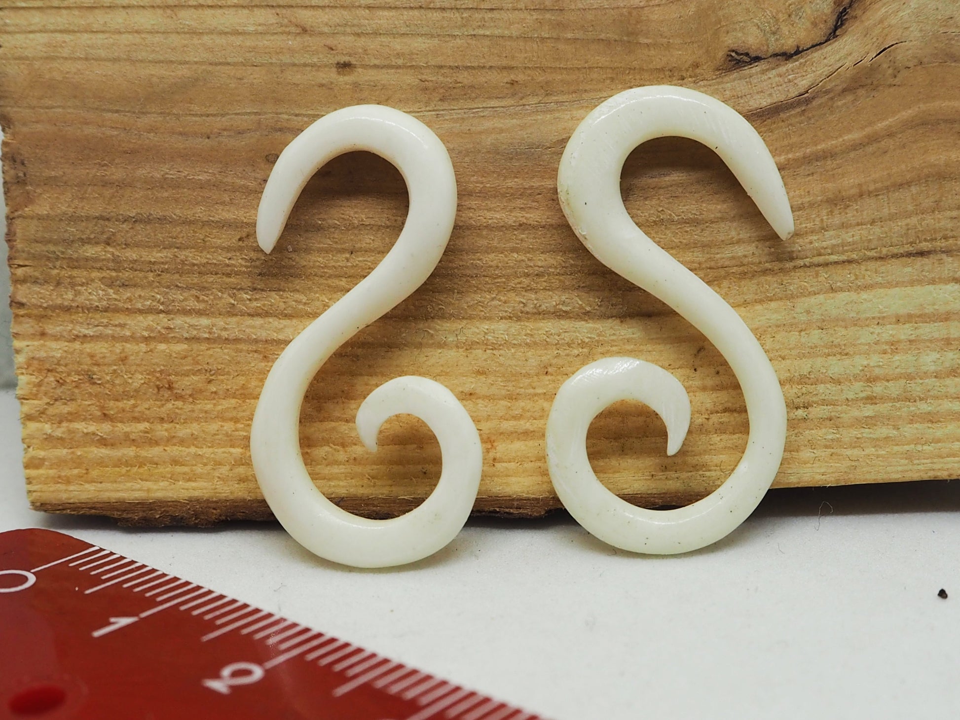 Pendientes Dilatadores  (Nº4) de Hueso Natural en Espiral - My Cuqui Shop #