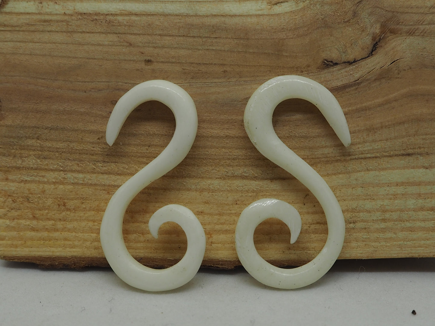 Pendientes Dilatadores  (Nº4) de Hueso Natural en Espiral - My Cuqui Shop #