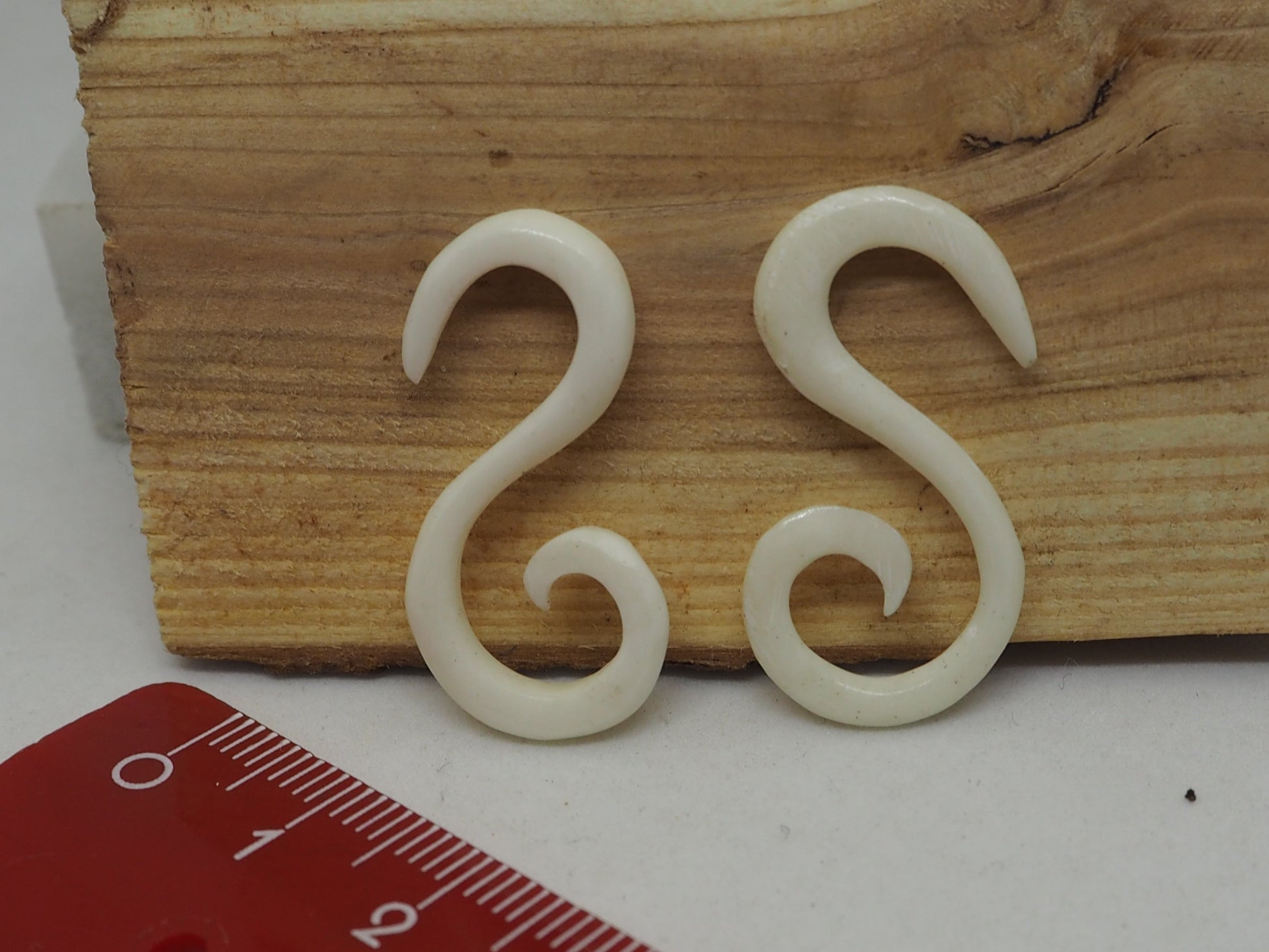 Pendientes Dilatadores  (Nº4) de Hueso Natural en Espiral - My Cuqui Shop #