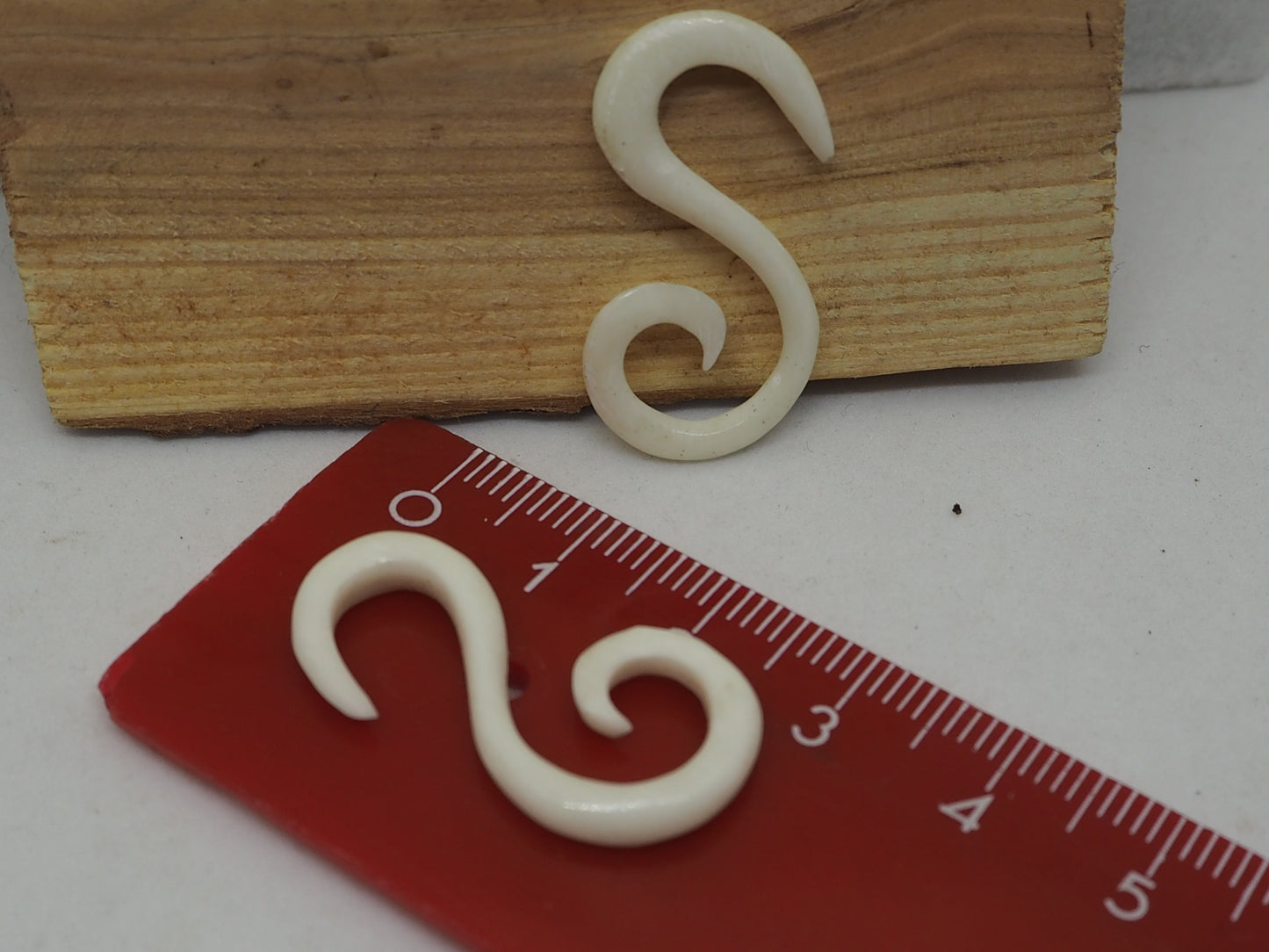 Pendientes Dilatadores  (Nº4) de Hueso Natural en Espiral - My Cuqui Shop #