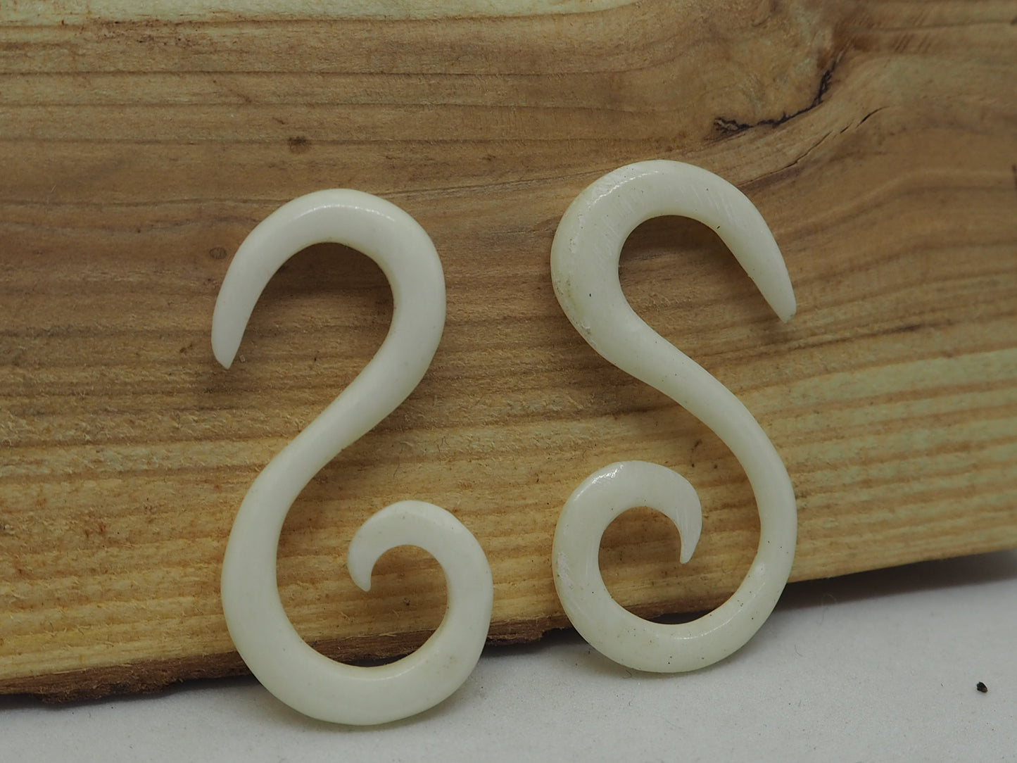 Pendientes Dilatadores  (Nº4) de Hueso Natural en Espiral - My Cuqui Shop #