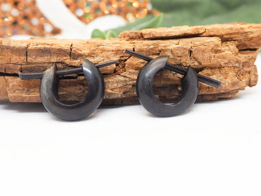 Pendientes Huggie Asta | en tonos oscuros - My Cuqui