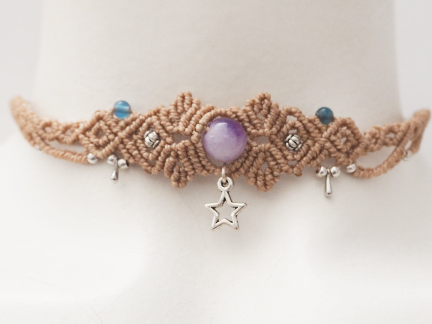 Pieza Única "Estrella Guardiana": Choker de Micromacramé con Amatista y Dijes - My Cuqui Shop #