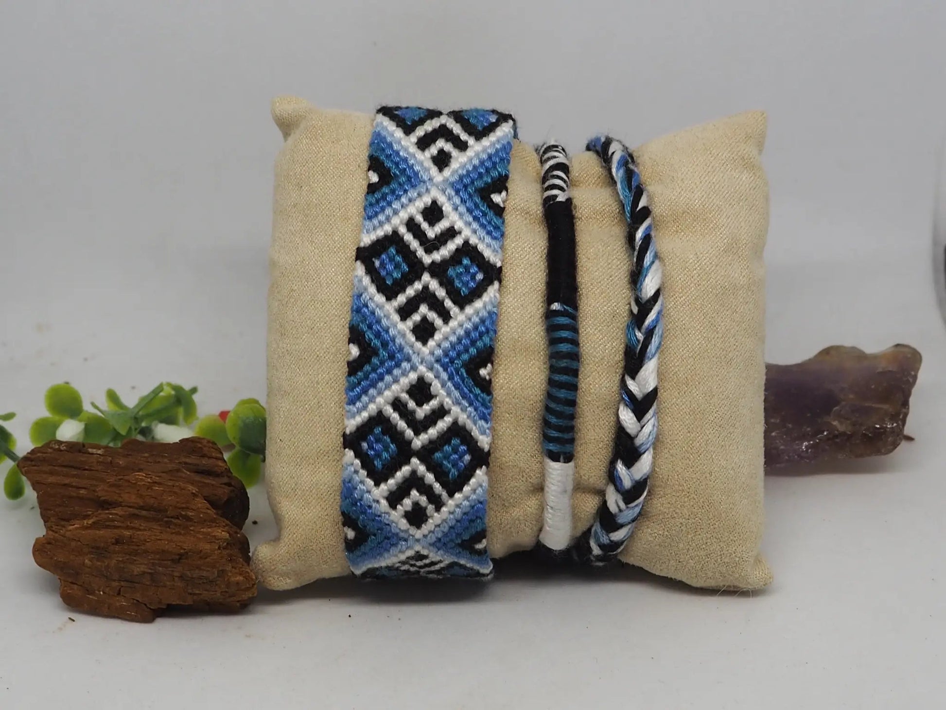 Pulsera 3 en 1 macramé. tonos azules - My Cuqui