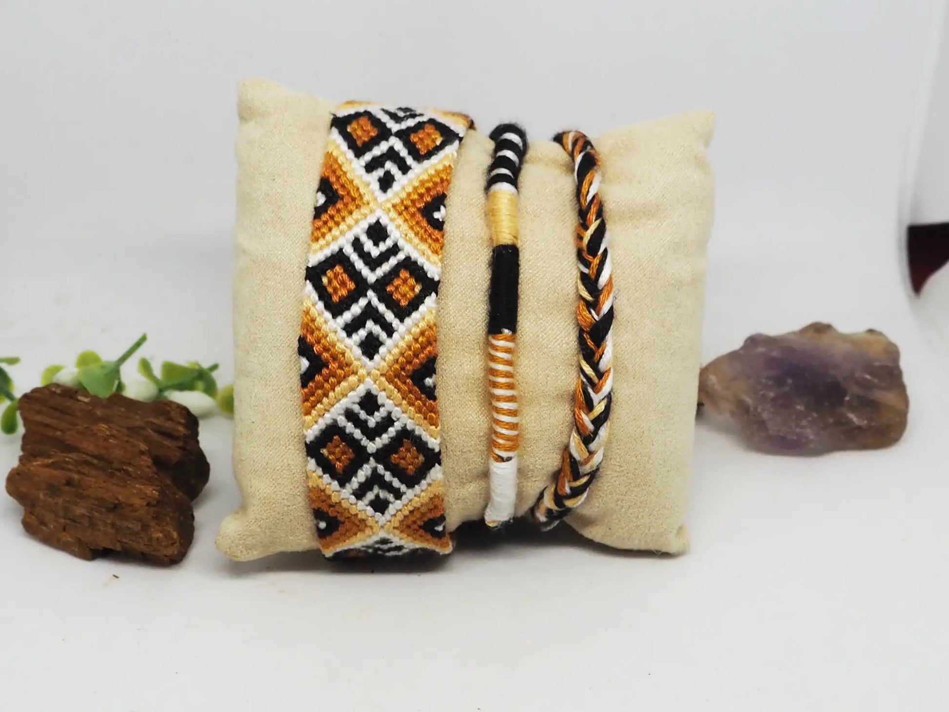 Pulsera 3 en 1 macramé. tonos naranja - My Cuqui