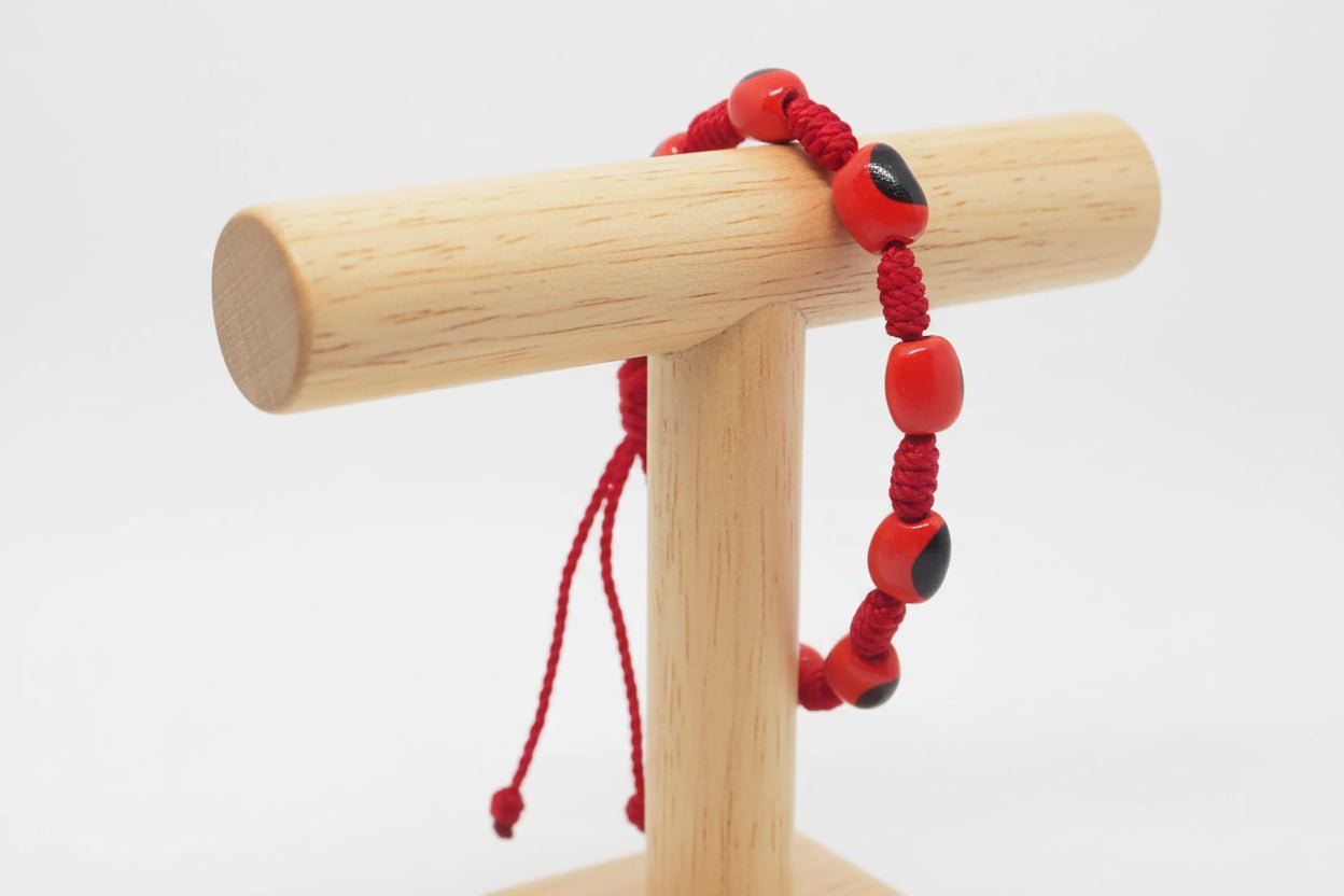 Pulsera Amuleto " Huay de la Suerte" en Hilo Rojo - dijes cerámica - My Cuqui Shop