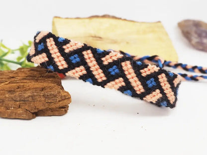Pulsera Artesanal Tejida en Hilo de Algodón | Ajustable, Cómoda y Única - My Cuqui