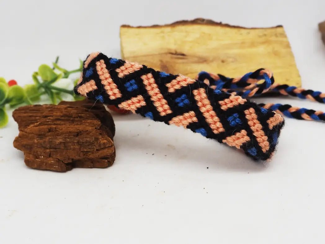 Pulsera Artesanal Tejida en Hilo de Algodón | Ajustable, Cómoda y Única - My Cuqui