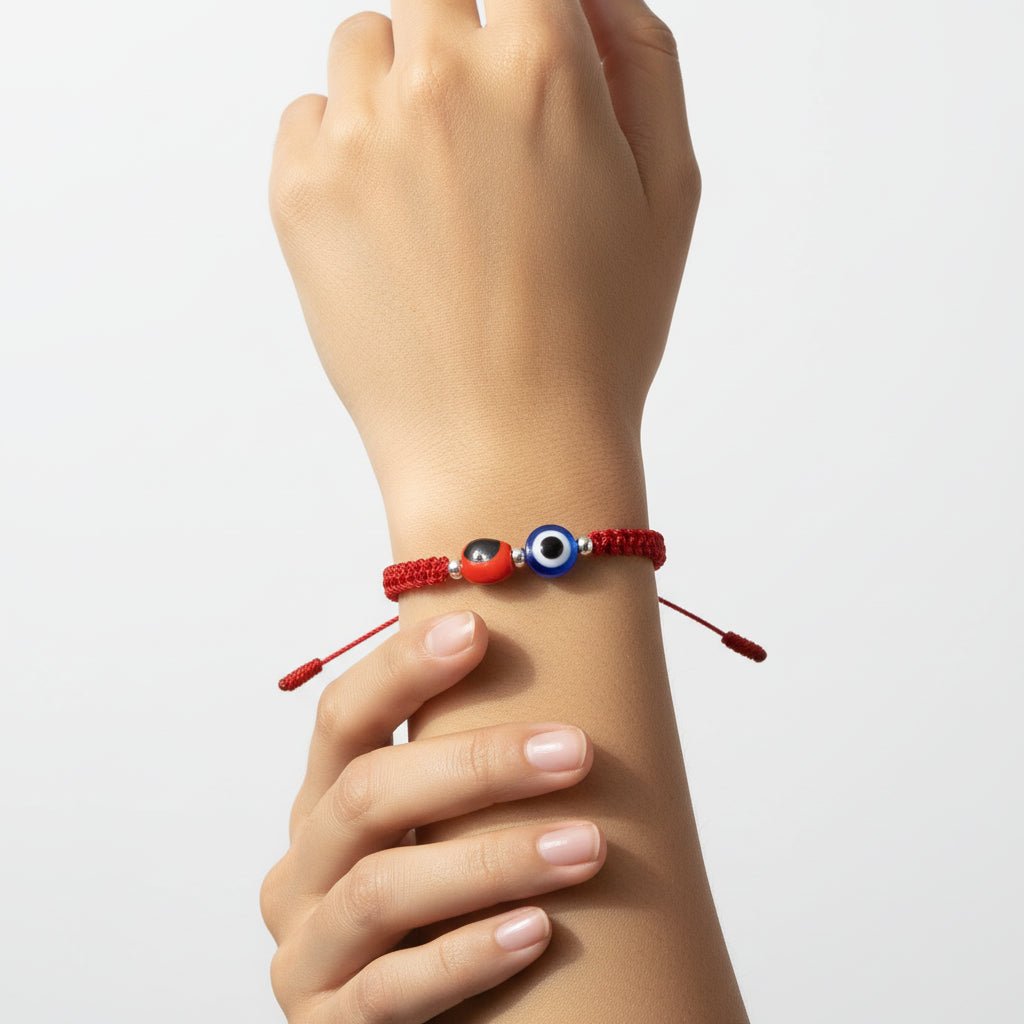 Pulsera Hilo Rojo con Ojo Turco y Cuenta Huayruro (Cerámica) - My Cuqui Shop