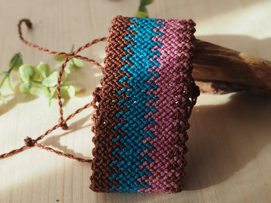 Pulsera macramé ancha - color marrón y azul - My Cuqui