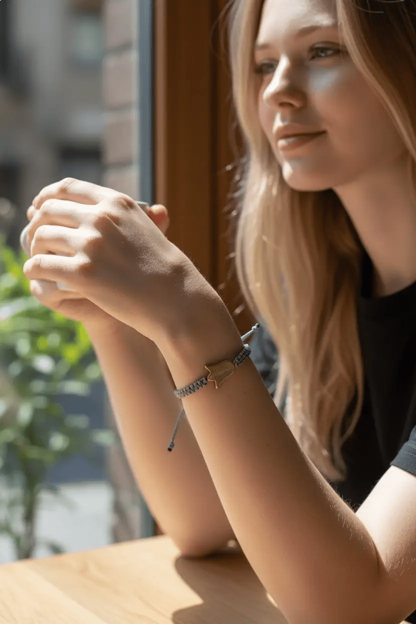Pulsera "Renacer" de Tulipán Artesanal – Acero Inoxidable y Macramé (6 Colores) - My Cuqui