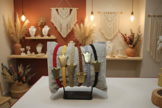 Pulsera "Renacer" de Tulipán Artesanal – Acero Inoxidable y Macramé (6 Colores) - My Cuqui