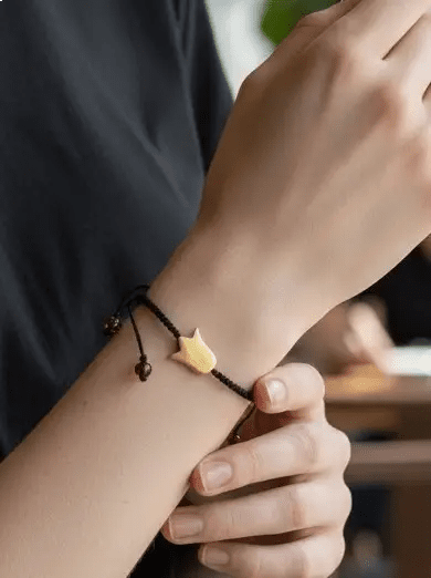 Pulsera "Renacer" de Tulipán Artesanal – Acero Inoxidable y Macramé (6 Colores) - My Cuqui